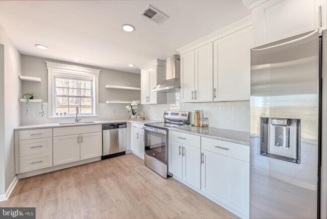 Foto del edificio - 422 Spackmans Ln