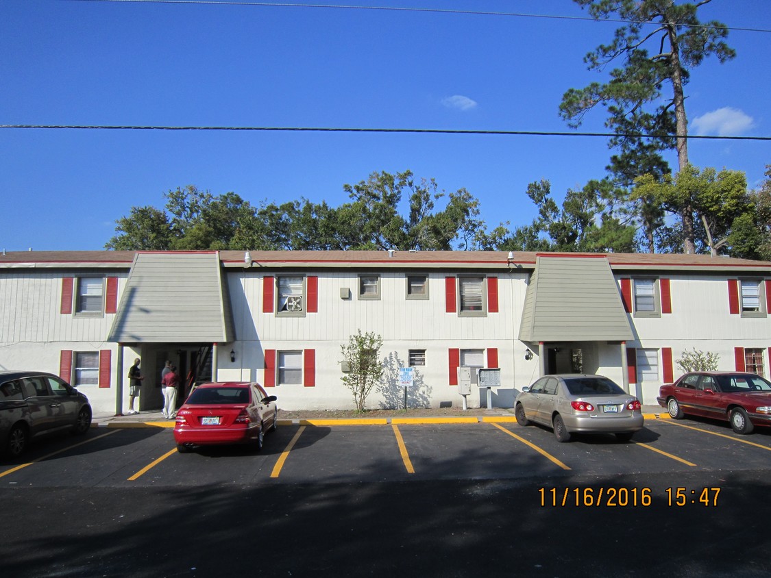 Primary Photo - Baywood Apartments