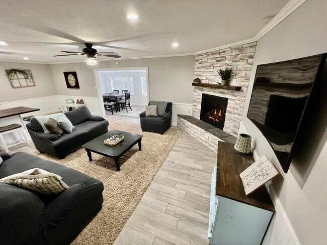 Building Photo - 429 Colorado Ln