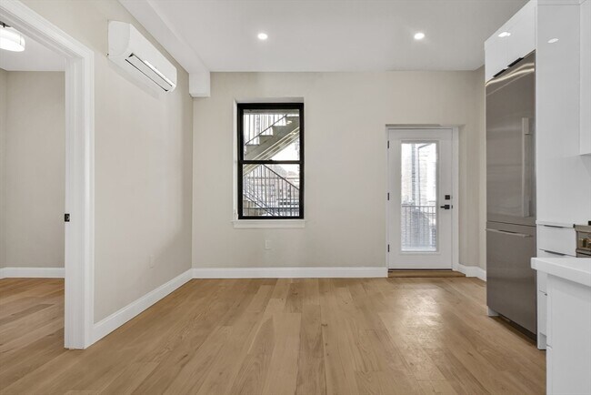 Building Photo - 166 Salem Street Unit 7