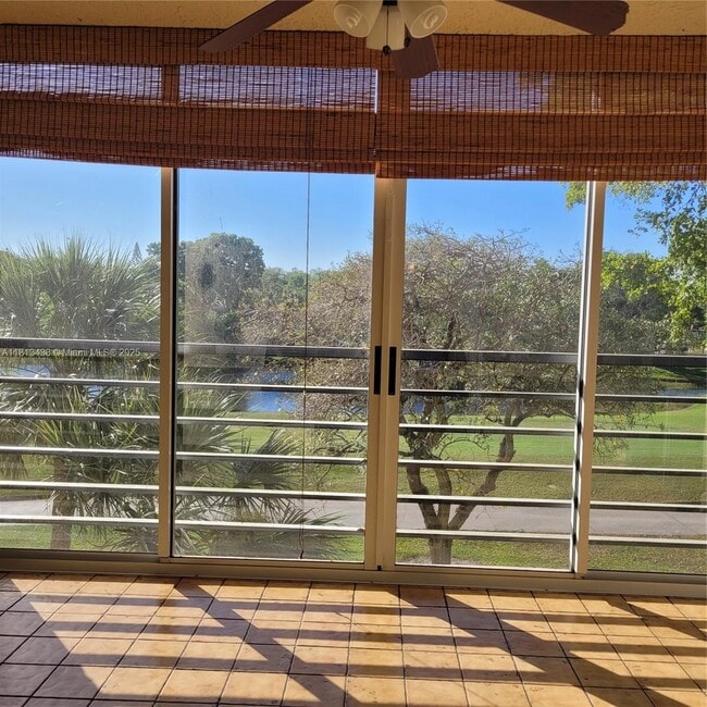 Building Photo - 1811 Sabal Palm Dr