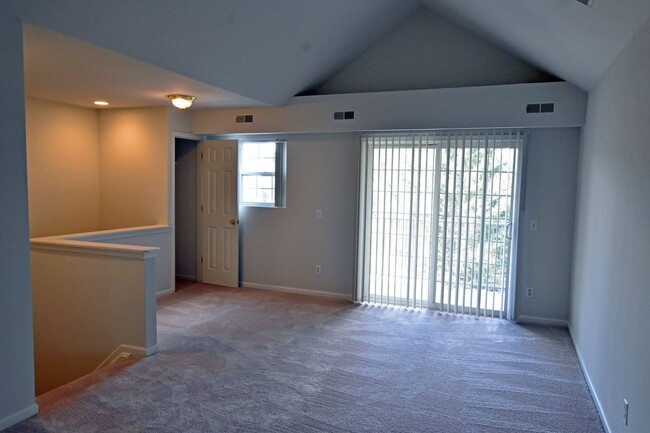 Foto del edificio - Shelby Township 2 Bedroom, 2 Bath Condo-St...