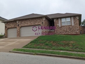 Building Photo - 1424 S Solaira St