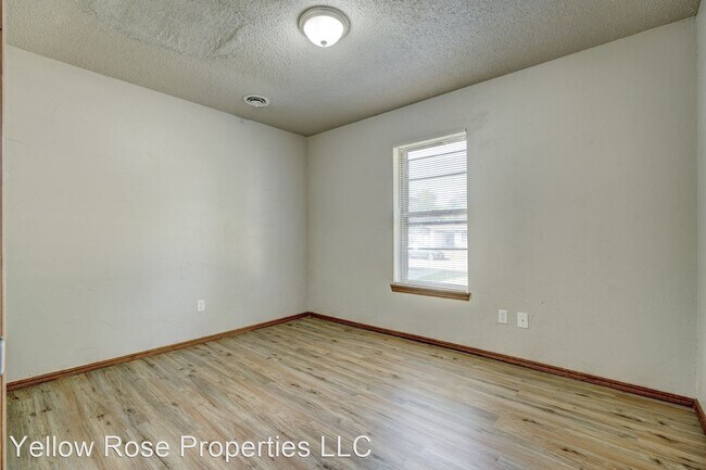 Building Photo - 3 br, 1.5 bath House - 28 Bainbridge Rd