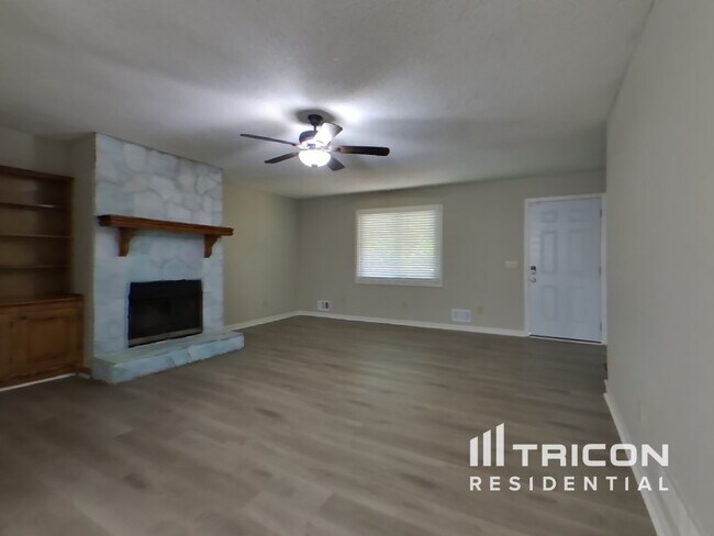 Foto del edificio - 135 Parkway Ct