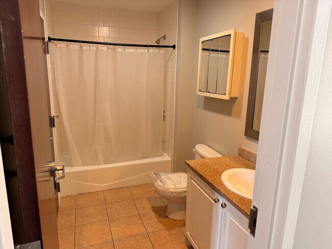 Foto del edificio - 210 Farmington Ave