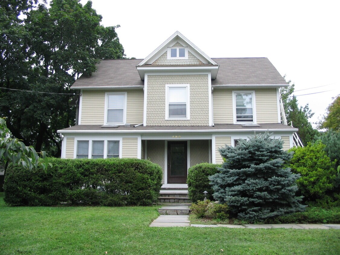 Front entrance - 490 Riverside Ave