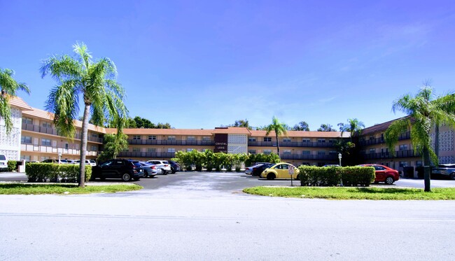 Building Photo - 3930 Crystal Lake Dr