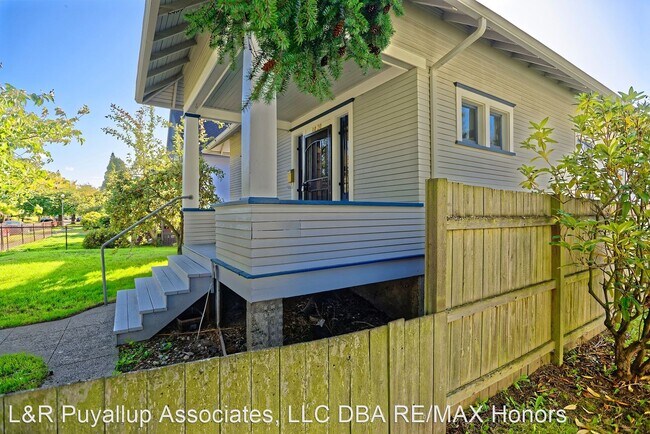 Foto del edificio - 3 br, 1 bath House - 1020 N Steele St