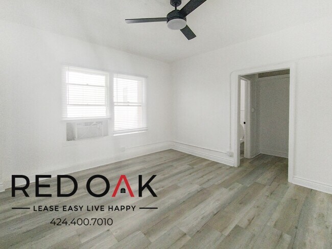 Building Photo - One-of-a-kind Studio With Kitchen Applianc...