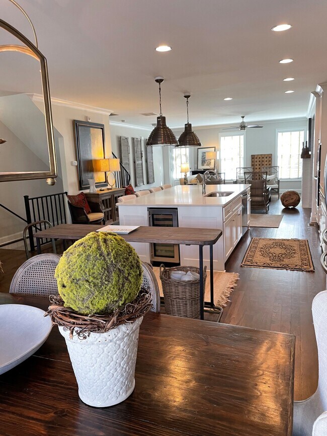 Foto del edificio - 3197 Hill St NW