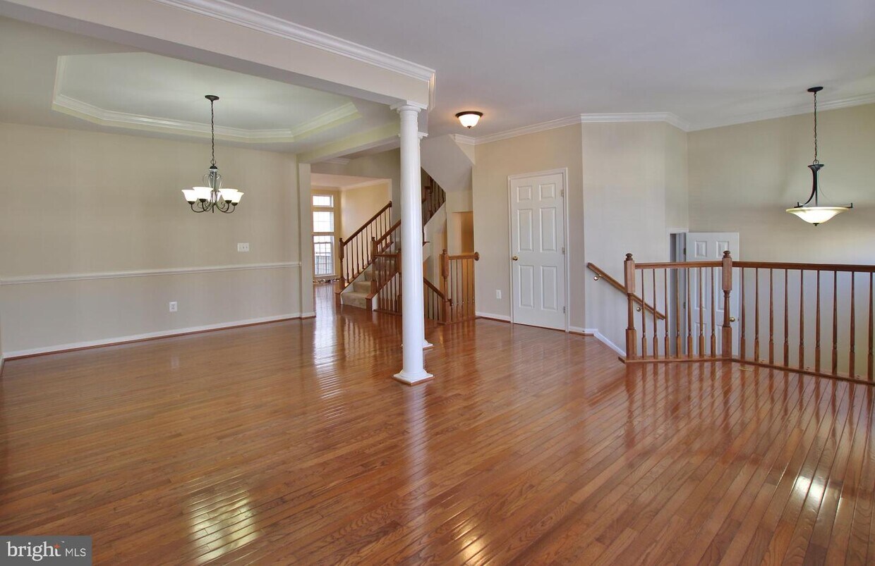 Primary Photo - 15845 Bobolink Dr