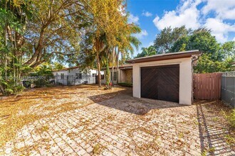 Building Photo - 4220 SW 13th St