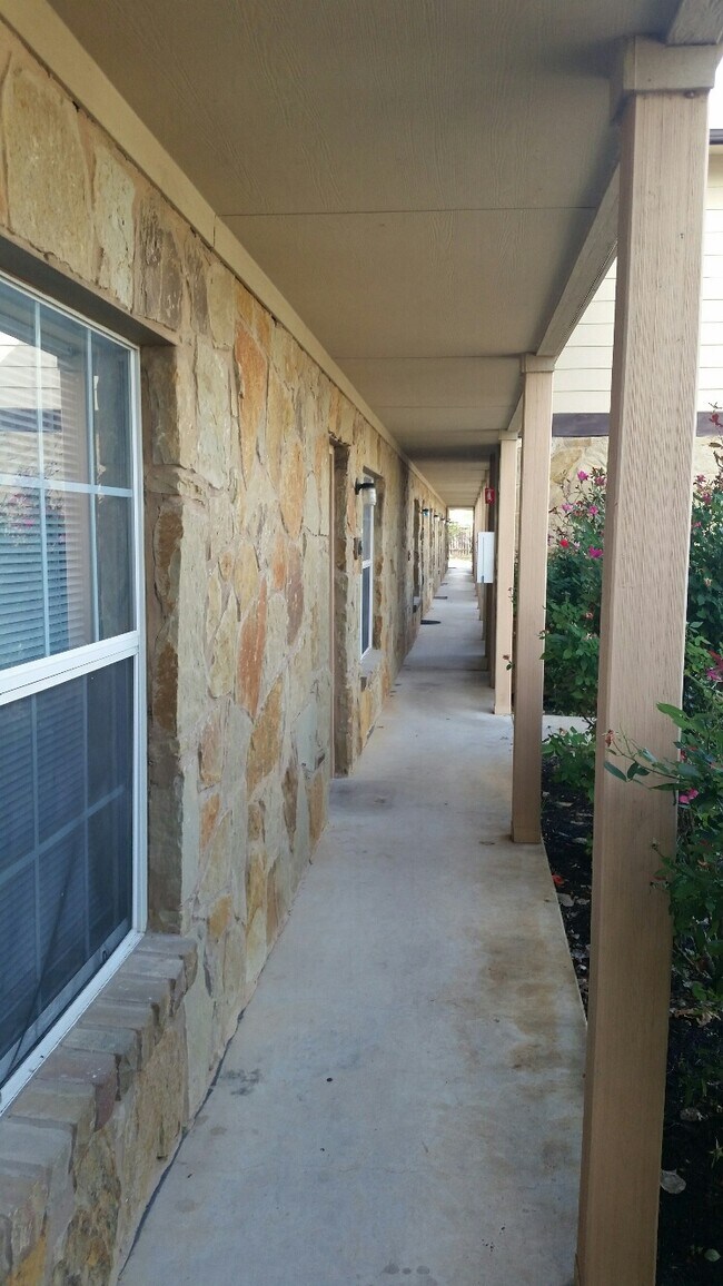 413 Lion Dr, Leander, TX 78641 Apartments Leander, TX