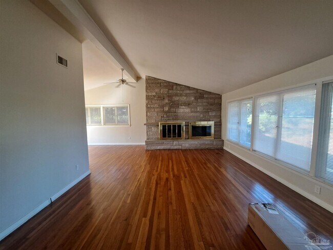 Foto del edificio - 8598 Meadowbrook Dr