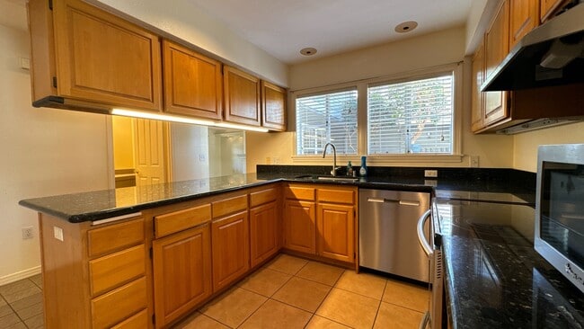Building Photo - Large Townhome Mililani Mauka Hampton Cour...