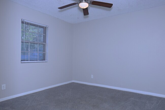 Building Photo - 1117 County Rd 515