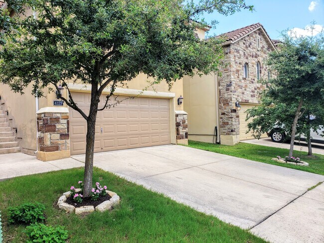 Front - 4127 Woodbridge Way