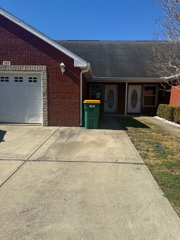 Foto del edificio - 3 BR 2 BA  Sophisticated Townhome with Charm and Sophistication - Heart of Destin Florida