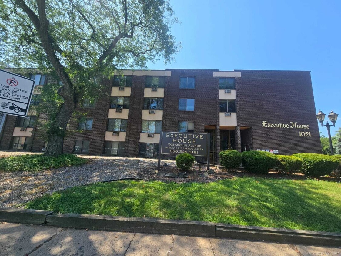 Primary Photo - 1021 Asylum Ave