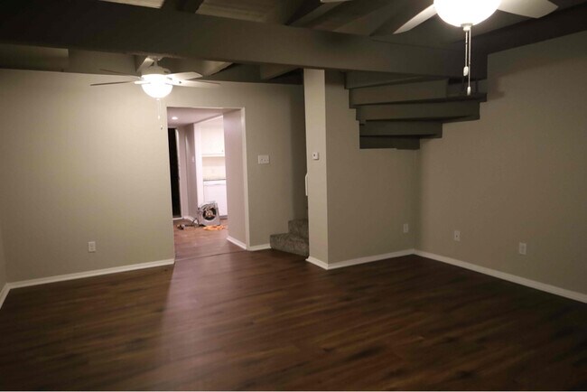 Building Photo - 208 E Starr Ave