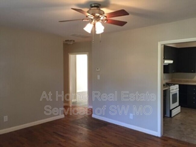 Foto del edificio - 1437 W Calhoun St
