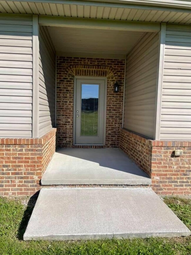 Building Photo - 104 Garden Gate Dr