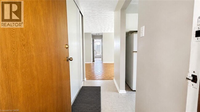 Photo du bâtiment - 428 Barrie Pl