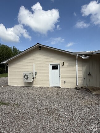Building Photo - 210 Higgins Dr