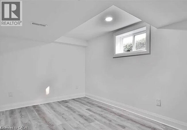 Building Photo - 549 Waterloo St