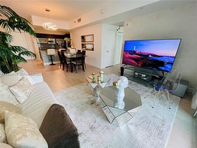 Building Photo - 950 Brickell Bay Dr