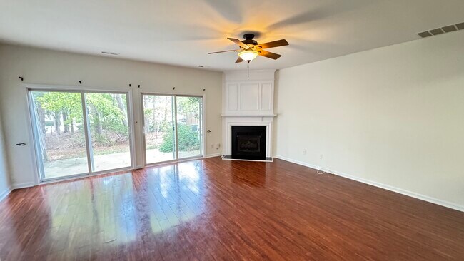 Foto del edificio - 213 Canyon Lake Cir