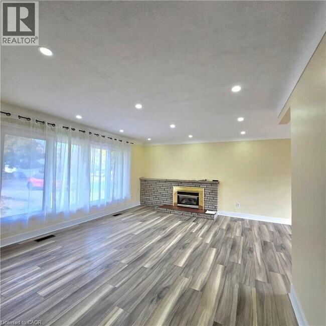 Photo du bâtiment - 338 Grantham Ave