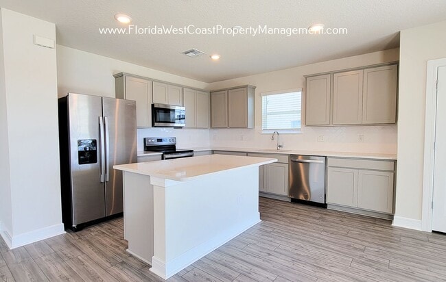 Building Photo - OUTSTANDING LARGE 4 BEDROOM/ 3 BATH HOME IN ISLES AT BAYVIEW! LARGE FLEX SPACE PLUS LAKEIVEWS!