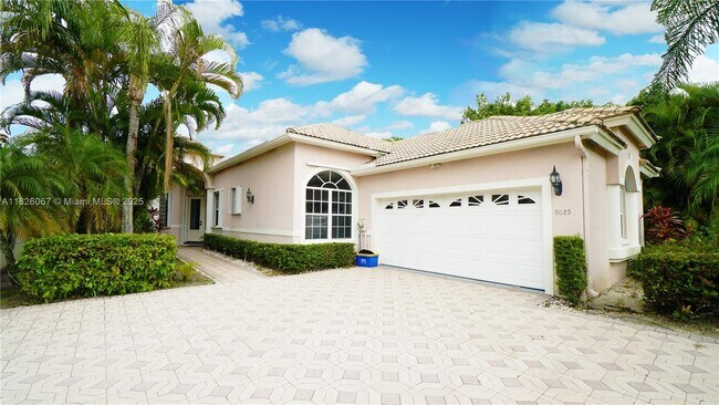 Foto del edificio - 9025 Long Lake Palm Dr
