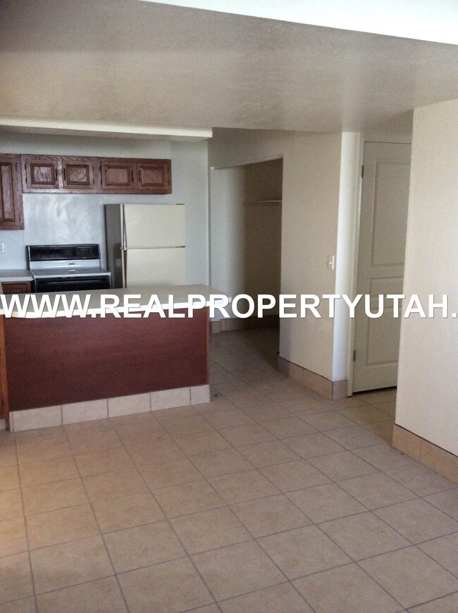 Building Photo - 209 W 4850 S
