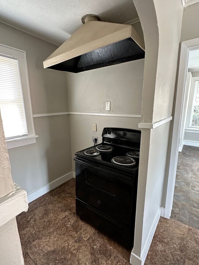 Foto del edificio - Highland - 1 bed 1 Bath - Freshly Painted