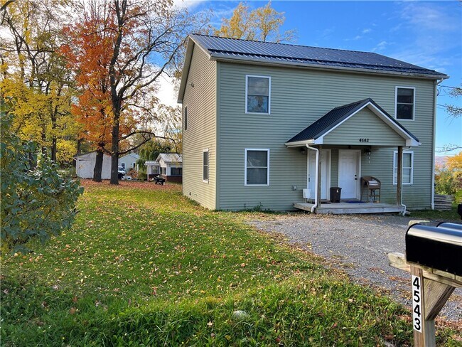 Foto del edificio - 4543 Mayflower Rd