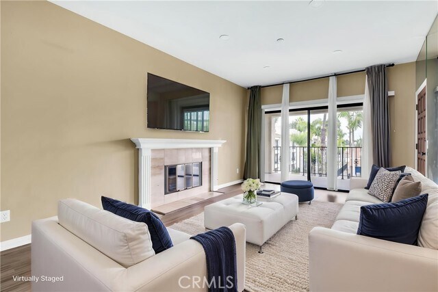 Foto del edificio - 11620 Warner Ave