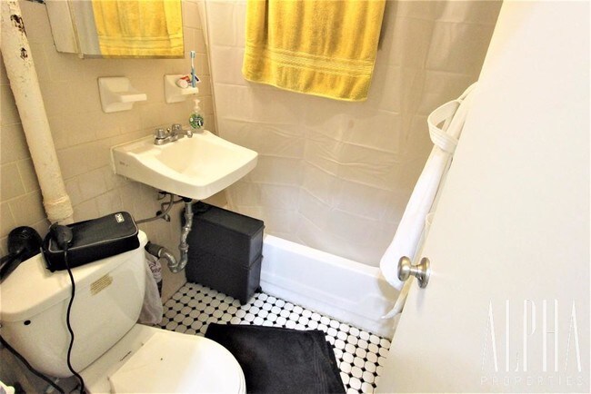 Foto del edificio - 228 W 13th St