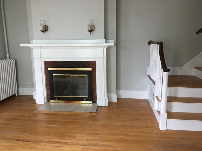 Building Photo - 20 Kenilworth St