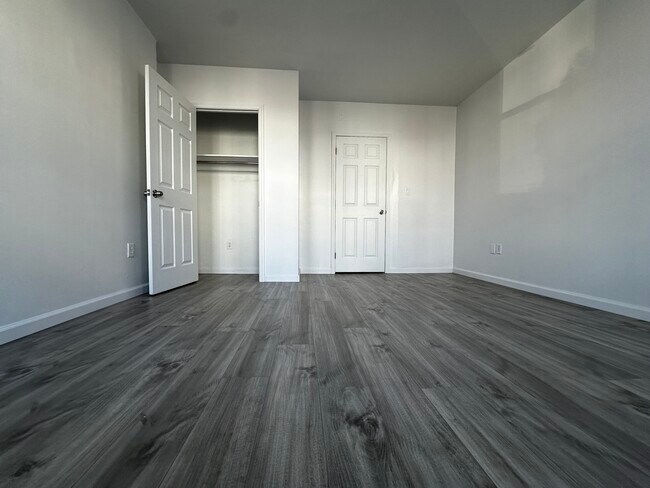 Room 1 - 23 Devon St Townhome