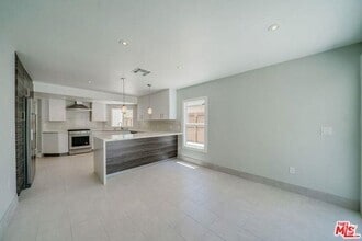 Building Photo - 481 S Holt Ave