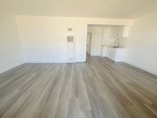 Foto del edificio - 9371 Cellini Ave