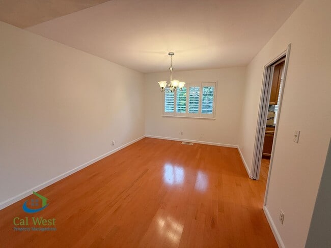 Foto del edificio - $4695 - Spacious 5 Bed/3 Bath Gilroy Home Located in Sunrise Park Neighborhood