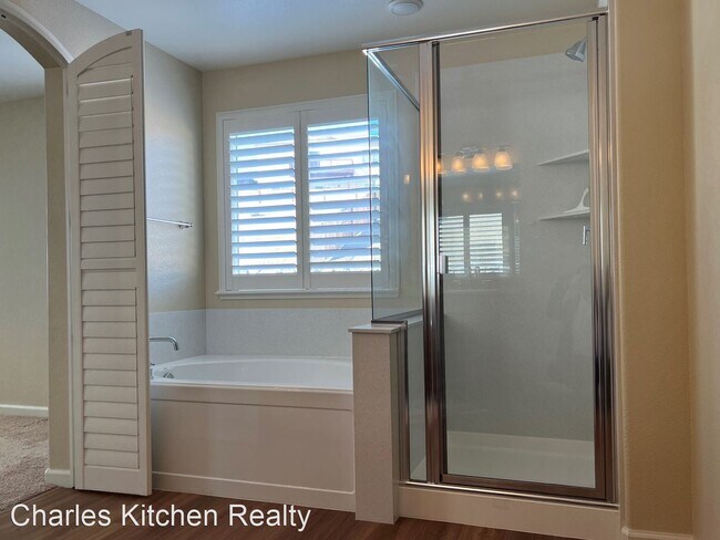 Building Photo - 4 br, 2.5 bath House - 3123 Creekside Lane