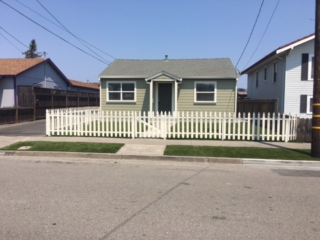 Primary Photo - Mid Town Petaluma 3 bedroom 2 bath Gorgeou...