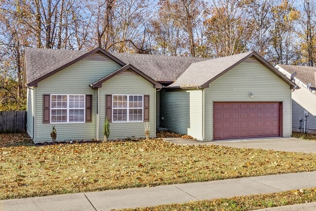 Building Photo - Pet Friendly Three Bedroom!