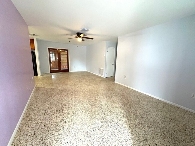 Building Photo - Charming 3-Bed/1.5- Bath Home for Rent in ...