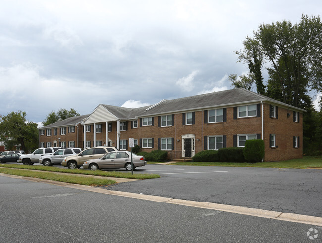 Building Photo - Middleboro Crest Apartments